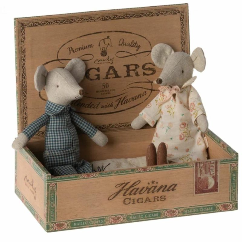 Dolls & Dollhouses | Grandma And Grandpa Mice In A Cigarbox Dolls & Dollhouses Dolls & Dollhouses